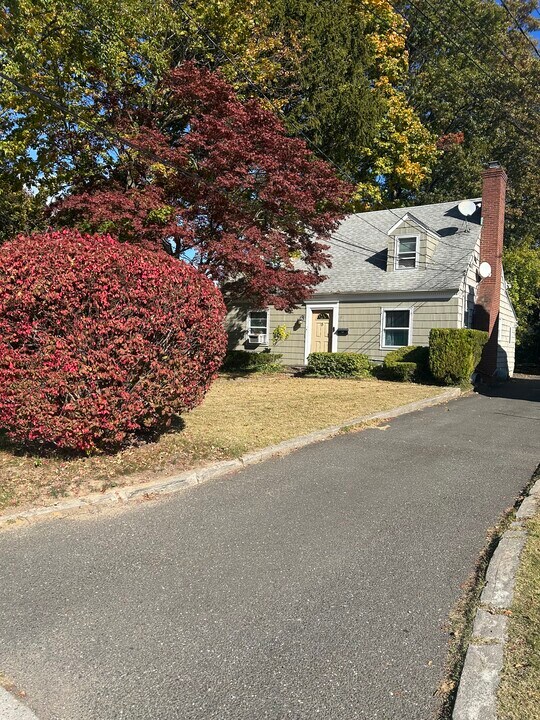 5 Pearl St, Unit 5 pearl st in Glen Cove, NY - Building Photo