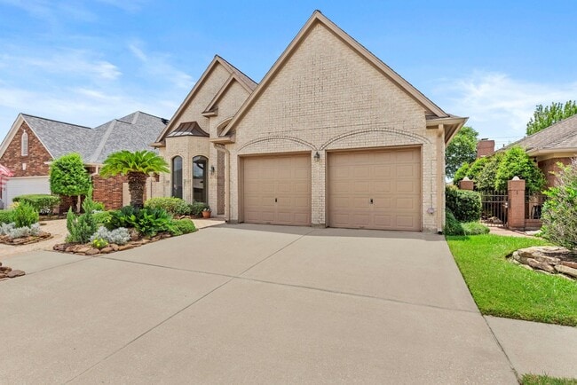 property at 4513 Country Club View