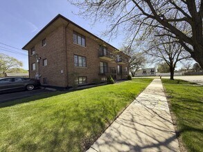 8659 Meade Ave in Burbank, IL - Building Photo - Building Photo