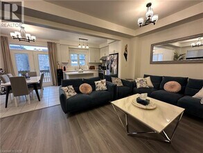 112 Skinner Rd in Hamilton, ON - Building Photo - Building Photo