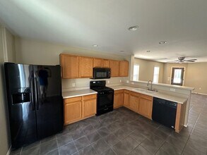 7044 S Brickellbush Ln in Tucson, AZ - Building Photo - Building Photo