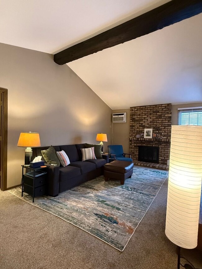 928 Westbrooke Way in Hopkins, MN - Building Photo - Building Photo