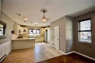 5198 Hylan Blvd in Staten Island, NY - Building Photo - Building Photo