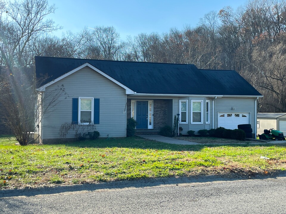 3354 Clearwater Dr in Clarksville, TN - Building Photo