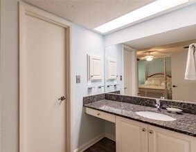 6061 E Peppertree Way in Sarasota, FL - Building Photo - Building Photo