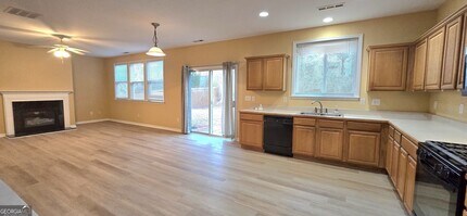 11 Brookview Dr in Newnan, GA - Building Photo - Building Photo