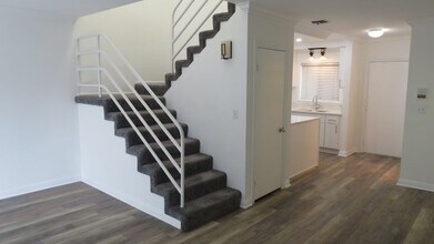 11527 Ohio Ave, Unit Apt 3 in Los Angeles, CA - Foto de edificio - Building Photo