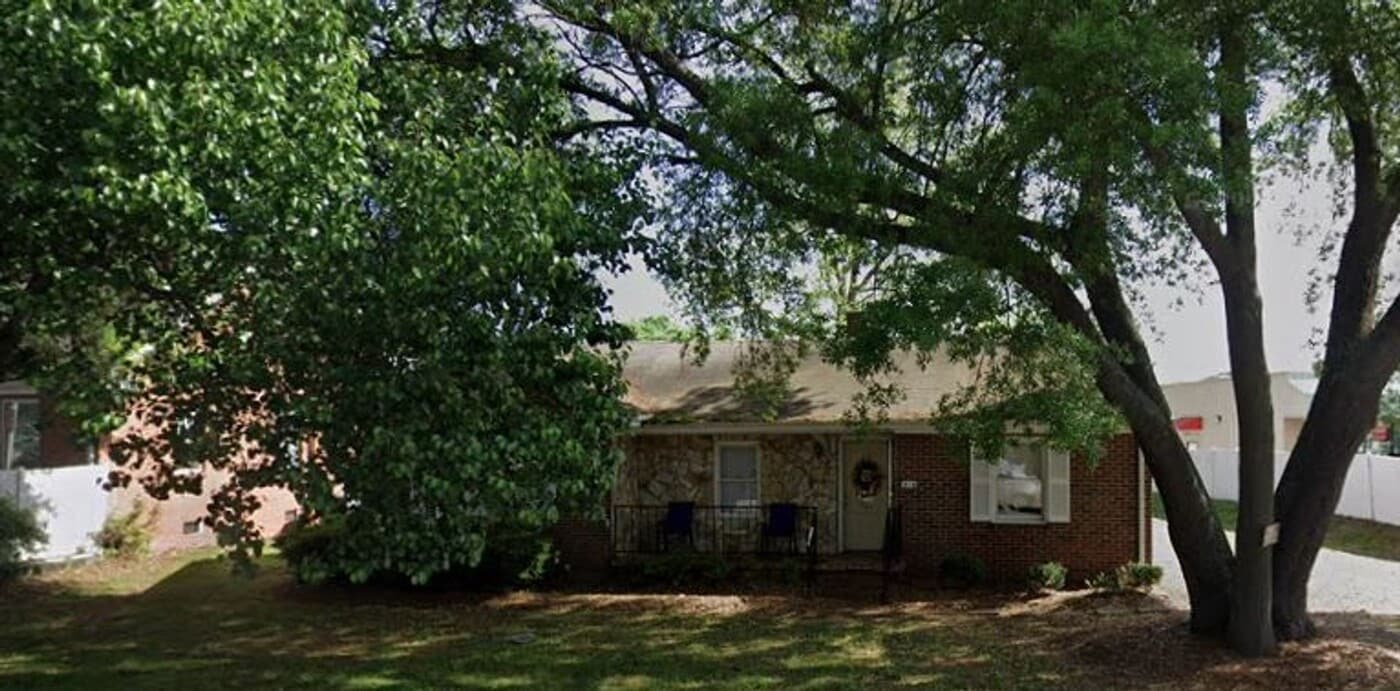 414 W 3rd St in Pembroke, NC - Building Photo