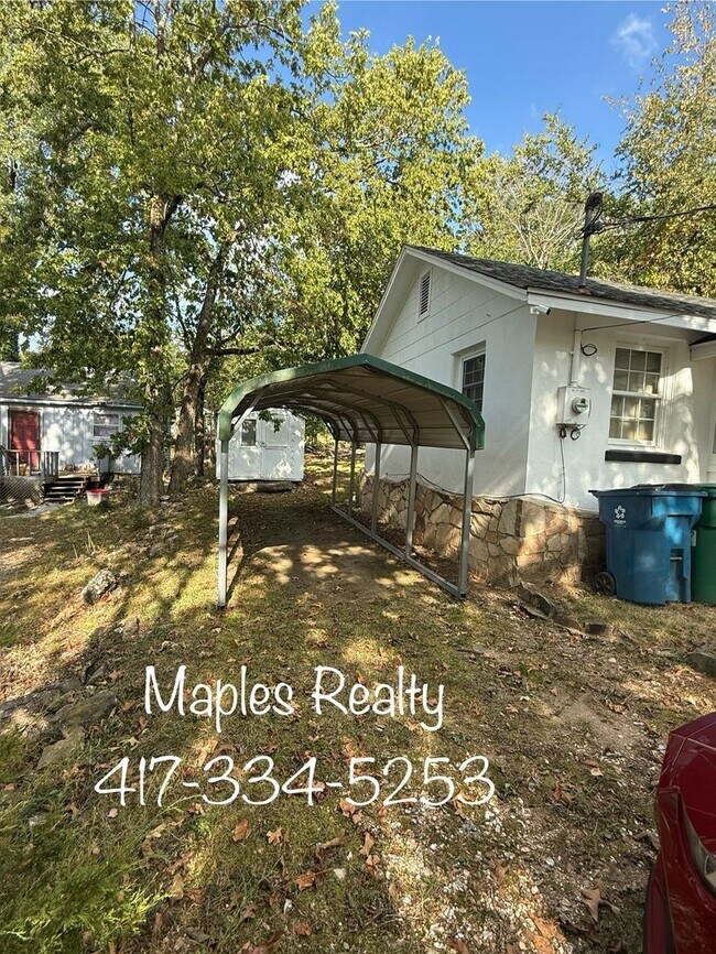 185 Wildflower Ave in Rockaway Beach, MO - Foto de edificio - Building Photo