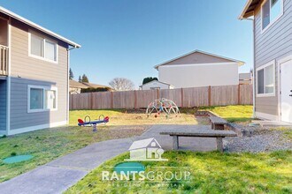 304 Longmire St SE in Yelm, WA - Building Photo - Building Photo