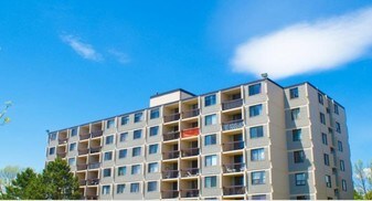 Newcourt Fields I & II in Kingston, ON - Building Photo