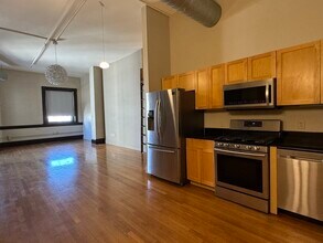 70 Exchange St, Unit #301 in Lynn, MA - Foto de edificio - Building Photo