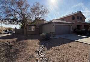 10355 W Alvarado Rd in Avondale, AZ - Building Photo