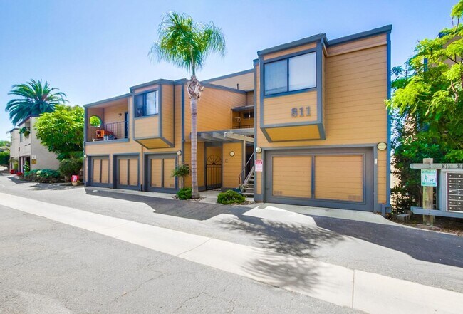 811 Kalpati Cir in Carlsbad, CA - Building Photo - Building Photo