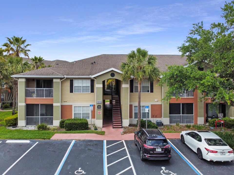 1930 Summer Club Dr in Oviedo, FL - Building Photo