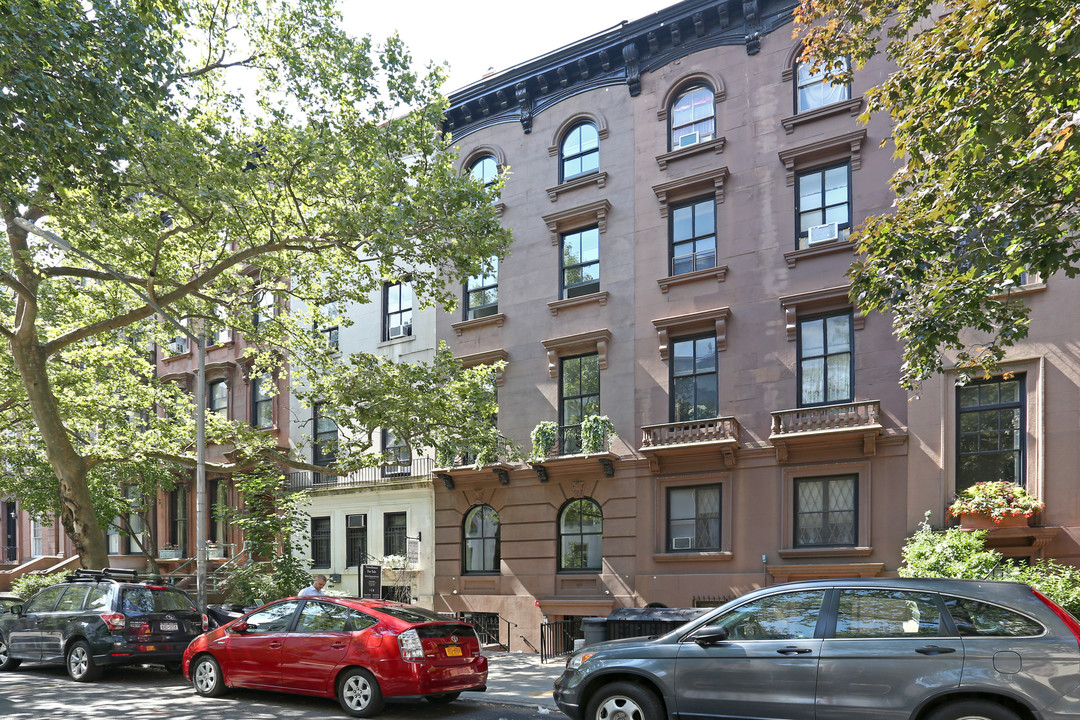 100 Pierrepont St in Brooklyn, NY - Building Photo