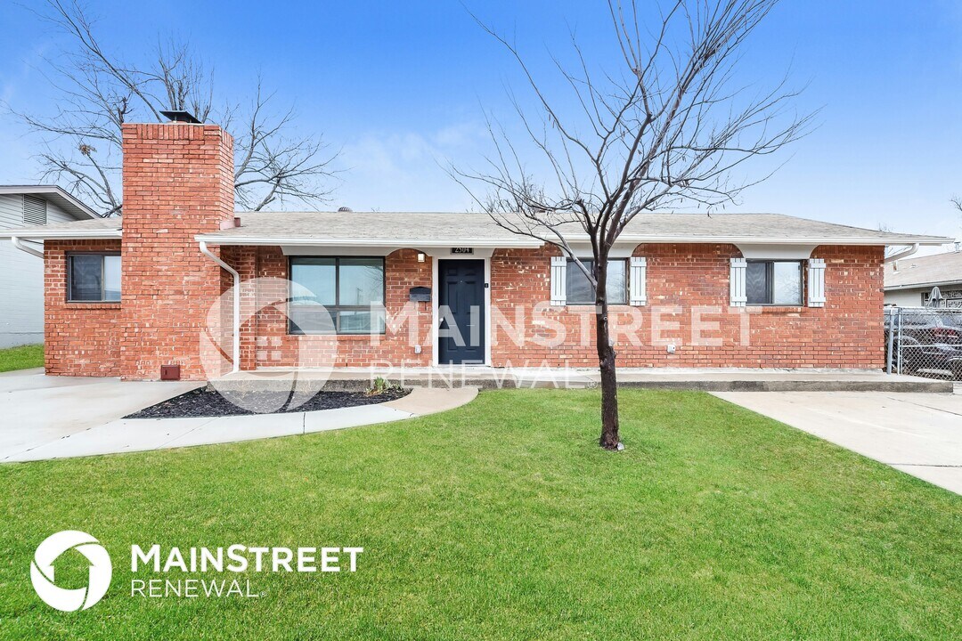 2504 Yorkshire Ave in Moore, OK - Building Photo