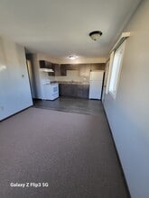 600 Lewis Ave, Unit C8 in Larimore, ND - Foto de edificio - Building Photo