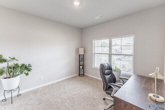 7002 Lost Crk Dr NW in Huntsville, AL - Building Photo - Building Photo