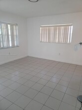 1176 NW 26th St-Unit -1178 in Miami, FL - Building Photo - Building Photo