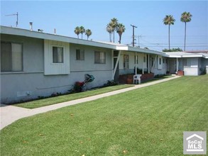 400 N Vine St in Anaheim, CA - Foto de edificio - Building Photo