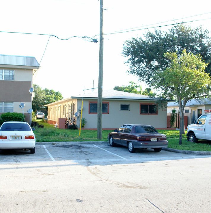 2151 NE 167th St in North Miami Beach, FL - Building Photo