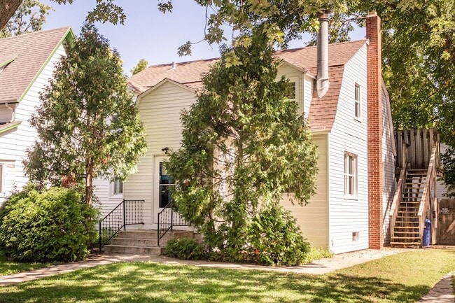 property at 512 N 6th St