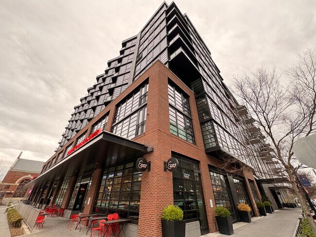 1300 4th St SE, Unit 209 in Washington, DC - Foto de edificio - Building Photo