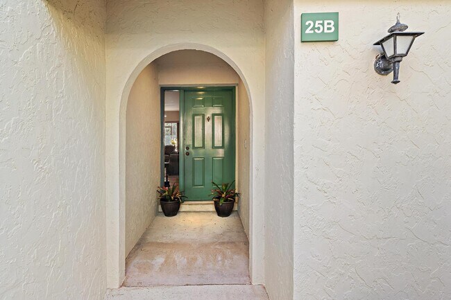 25 Lexington Ln W in Palm Beach Gardens, FL - Building Photo - Building Photo
