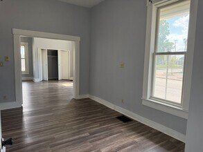 322 W Market St in New Albany, IN - Building Photo - Building Photo