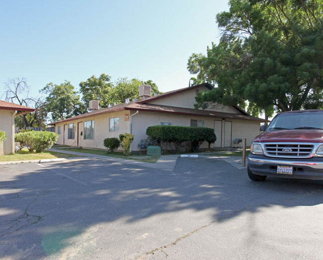 801 7th St in Livingston, CA - Building Photo - Building Photo