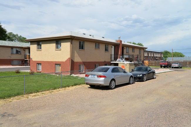 7140-7146 Stuart St in Westminster, CO - Foto de edificio - Building Photo