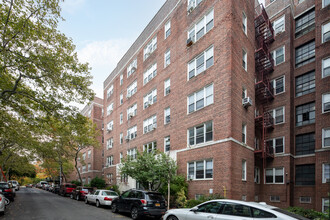 The Monroe in Jackson Heights, NY - Foto de edificio - Building Photo