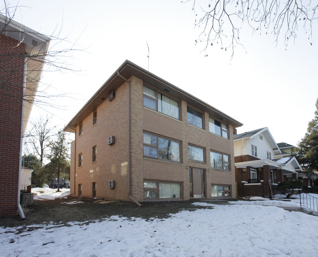 2231 B St in Lincoln, NE - Foto de edificio - Building Photo