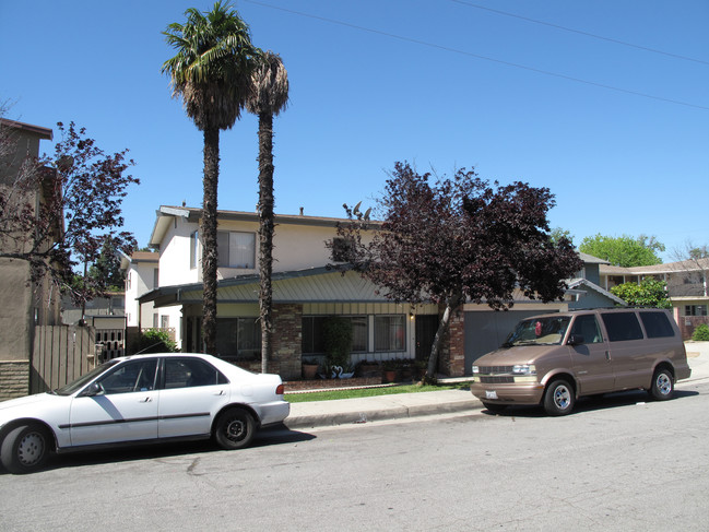 10728 Shire Pl in Whittier, CA - Foto de edificio - Building Photo