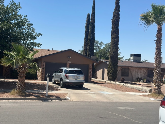 11320 Bunky Henry Ln in El Paso, TX - Building Photo - Building Photo