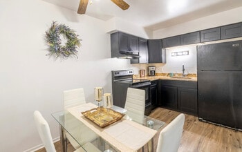 4815 Creek View Rd in Rockford, IL - Building Photo - Building Photo