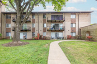 Annandale Gardens Condominium in Annandale, VA - Foto de edificio - Building Photo