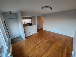 6557 Colonial St in Dearborn Heights, MI - Building Photo - Building Photo