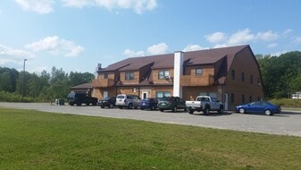 1374 Bucksport Rd, Unit 1 in Ellsworth, ME - Building Photo