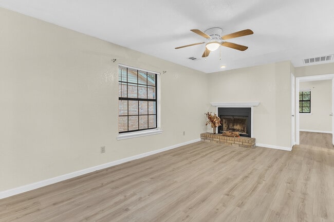 209 W Trinity St, Unit C