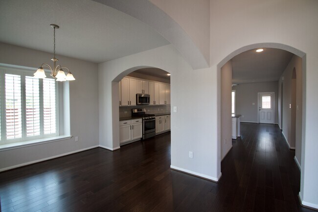 383 Leadtree Loop in Mustang Ridge, TX - Foto de edificio - Building Photo