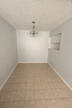 2925 Lichen Ln, Unit B in Clearwater, FL - Foto de edificio - Building Photo
