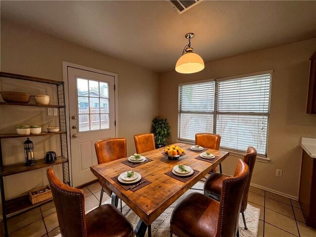 1033 Christopher Ave in Round Rock, TX - Foto de edificio - Building Photo