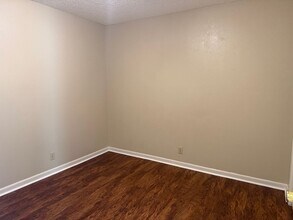805 Simpson Rd in Victoria, TX - Building Photo - Building Photo