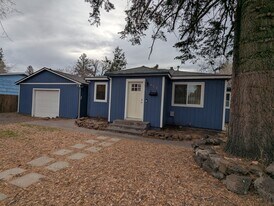 455 NE Clay Ave in Bend, OR - Building Photo