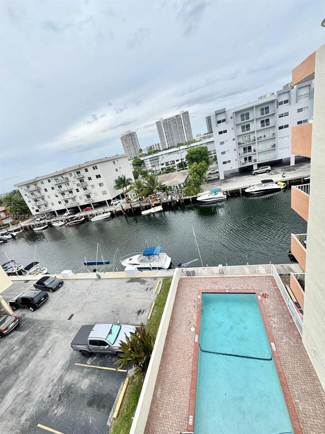 3615 NE 167th St in North Miami Beach, FL - Building Photo - Building Photo