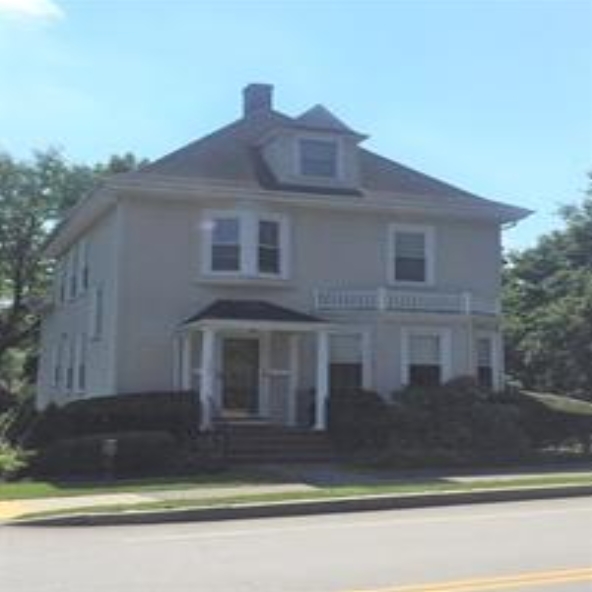 127 Linden St in Wellesley, MA - Foto de edificio - Building Photo