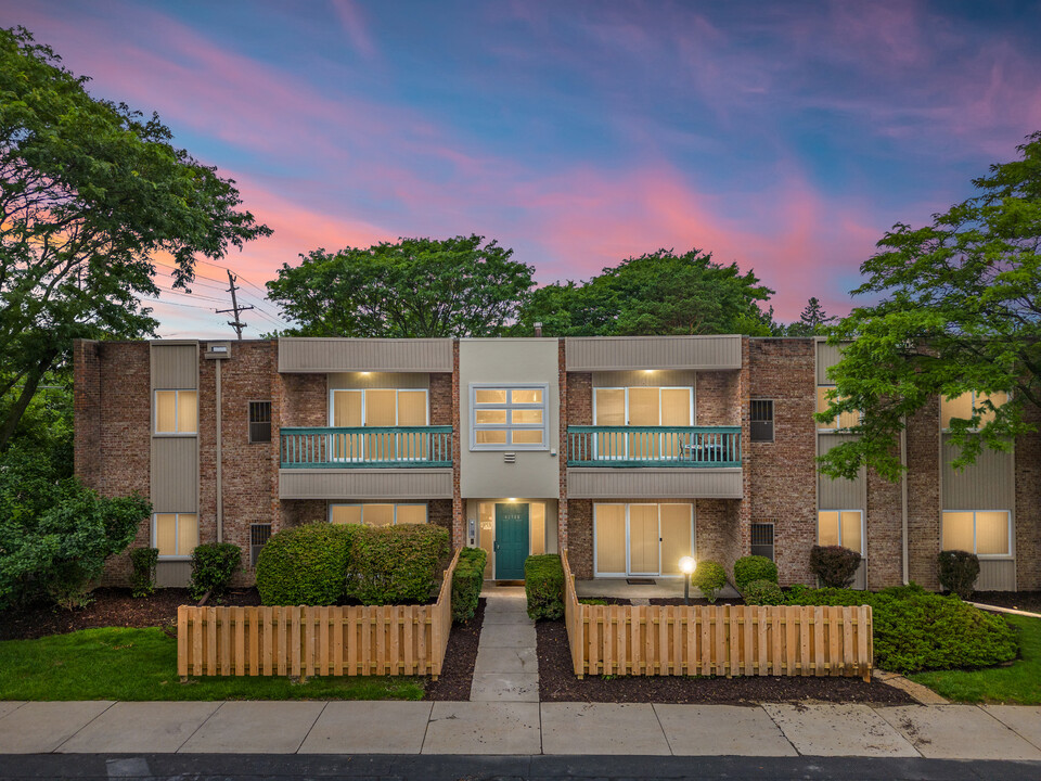 Tree Top Meadows in Novi, MI - Foto de edificio