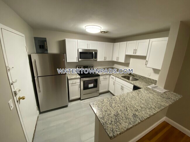14 Riverside St in Watertown, MA - Building Photo - Building Photo